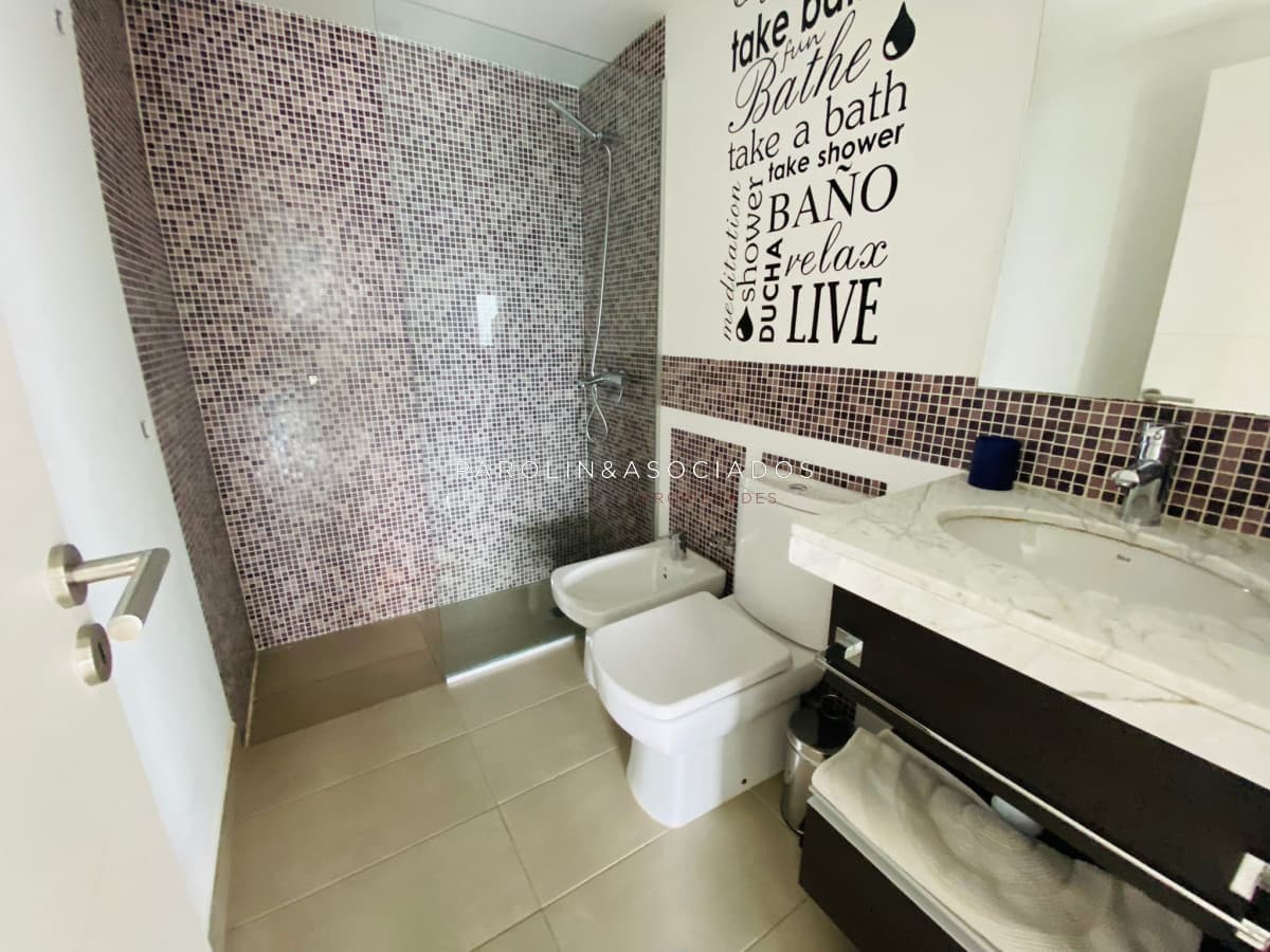 Apartamento en venta en piso alto Icon Brava Tower, Punta del Este.