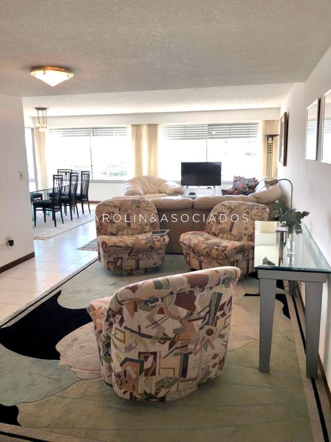 Apartamento en venta de 3 dormitorios en Tiburon, Punta del Este.