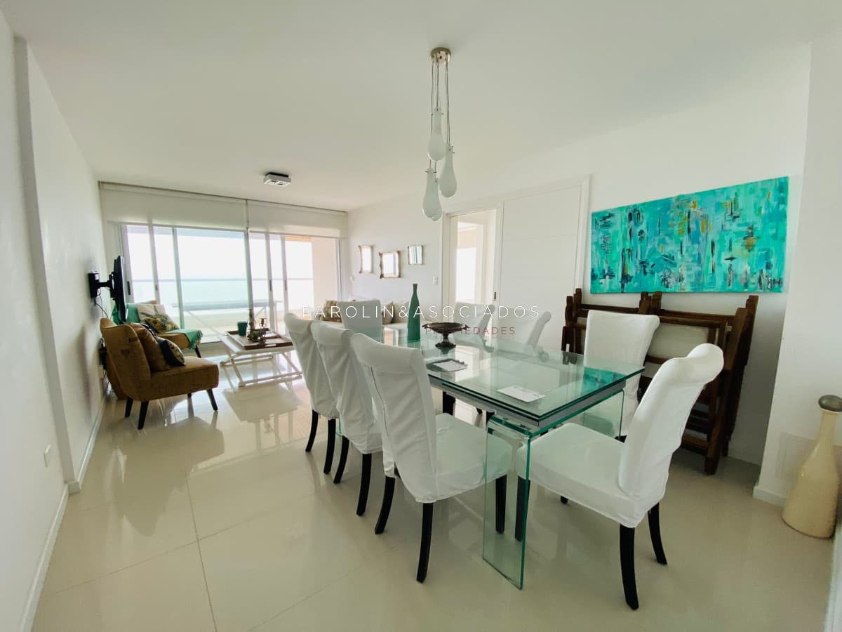 Apartamento en venta en piso alto Icon Brava Tower, Punta del Este.