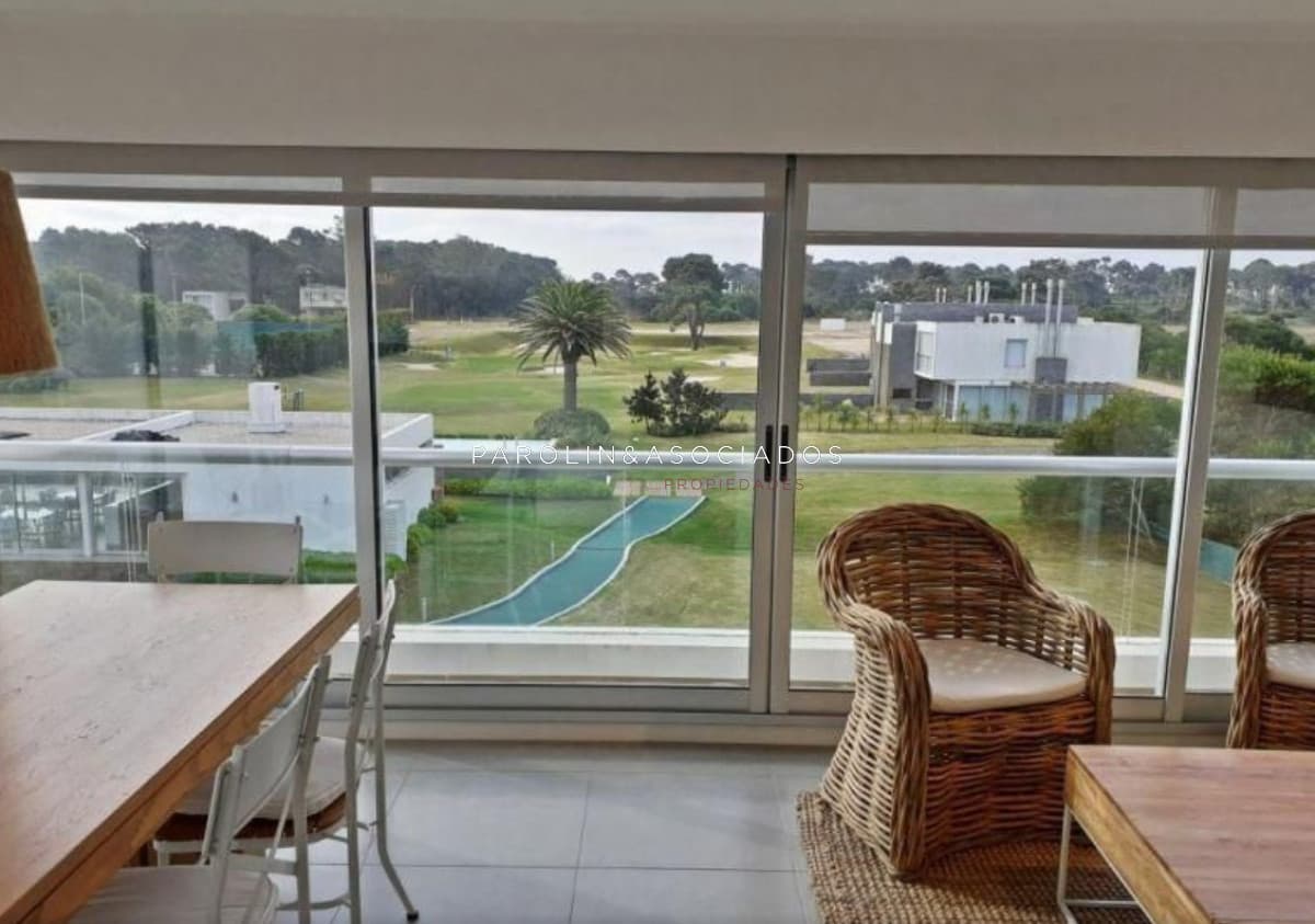Departamento en Venta de 2 Dormitorios en edificio Silente. Playa Brava