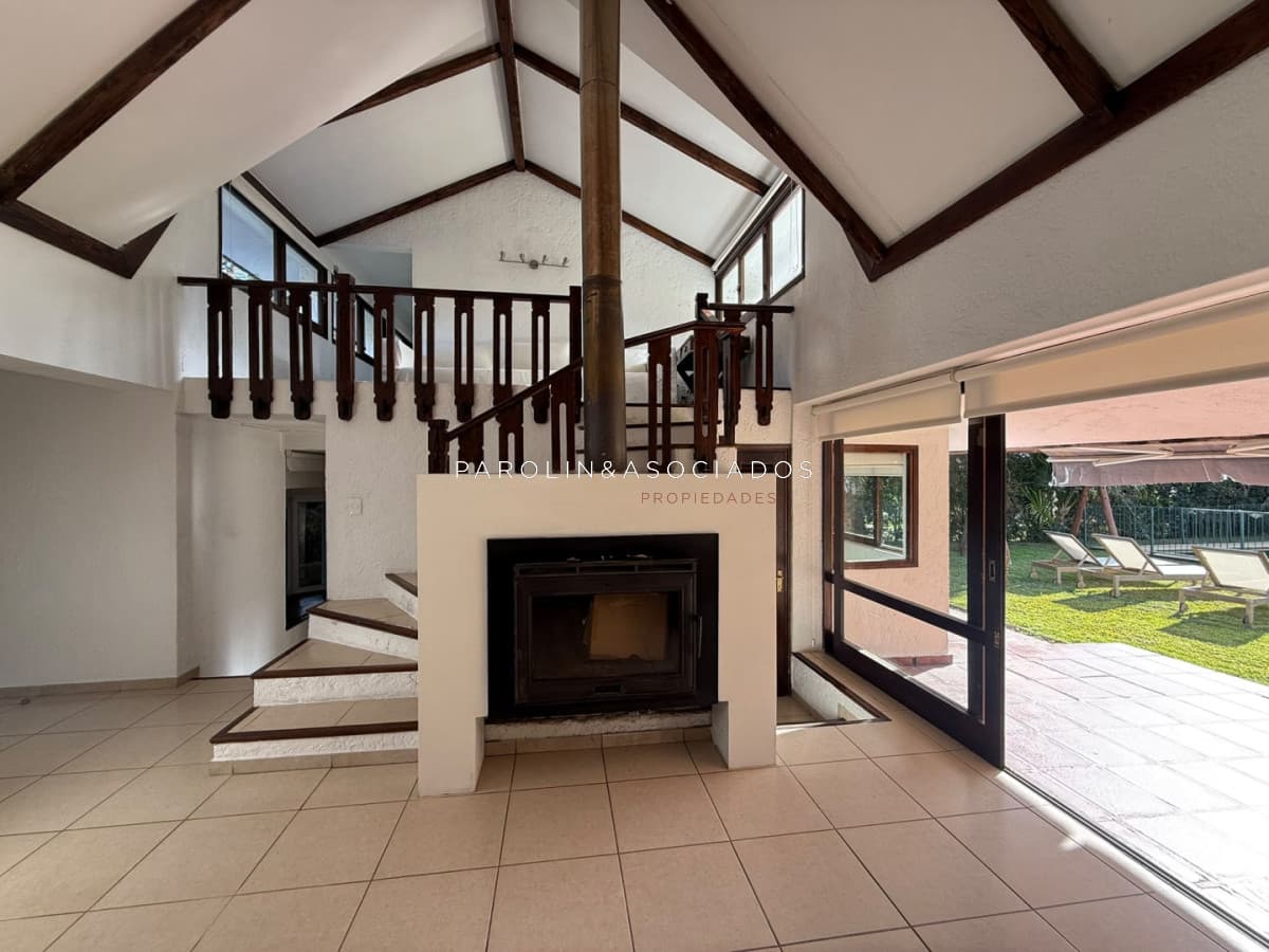 Casa en Venta de 3 Dormitorios + dependencia, en Punta del Este