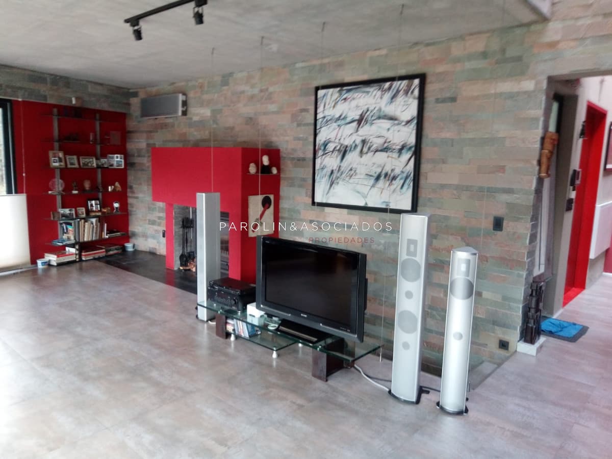 Hermosa casa en venta de 2 dormitorios en Rincón del Indio, Punta del Este.