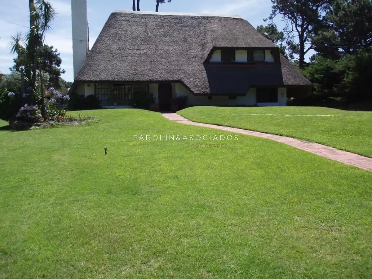 Casa en venta de 4 dormitorios en Beverly Hills, Punta del Este.