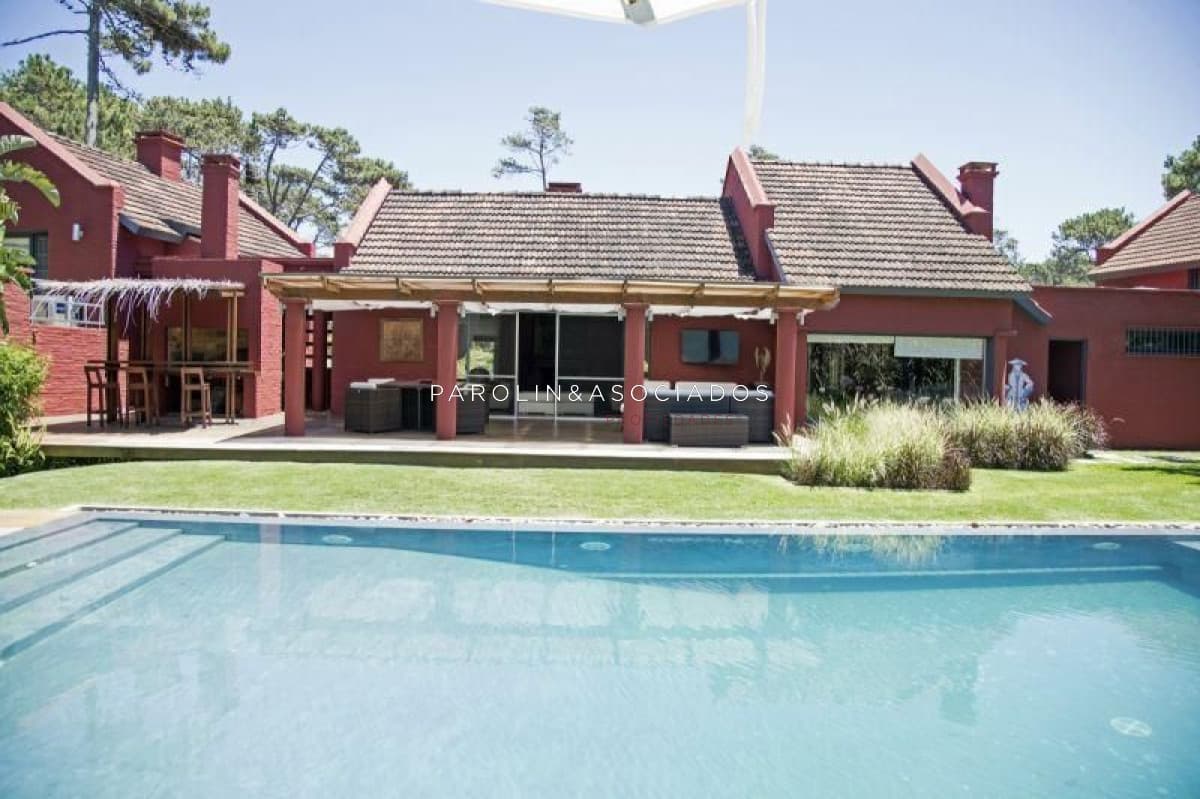 Casa en venta de 4 dormitorios en Punta del Este.