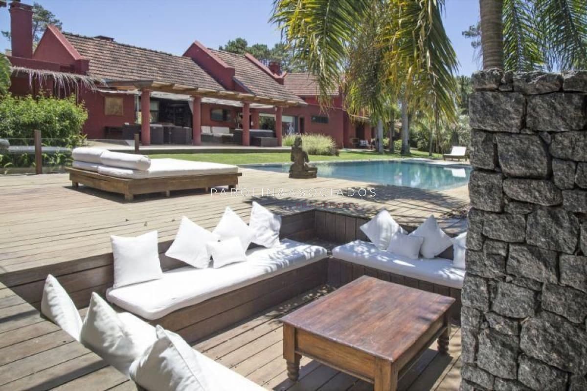 Casa en venta de 4 dormitorios en Punta del Este.