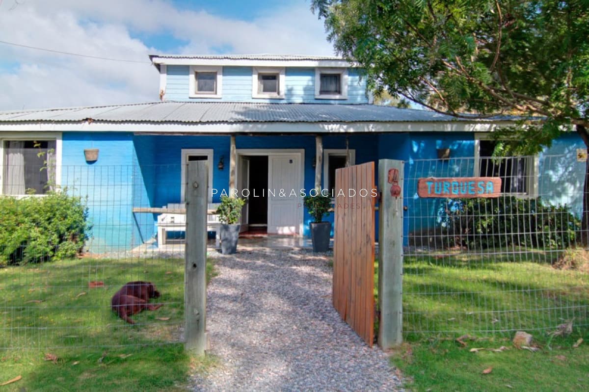 Casa en venta de 3 dormitorios en La Barra, Punta del Este.