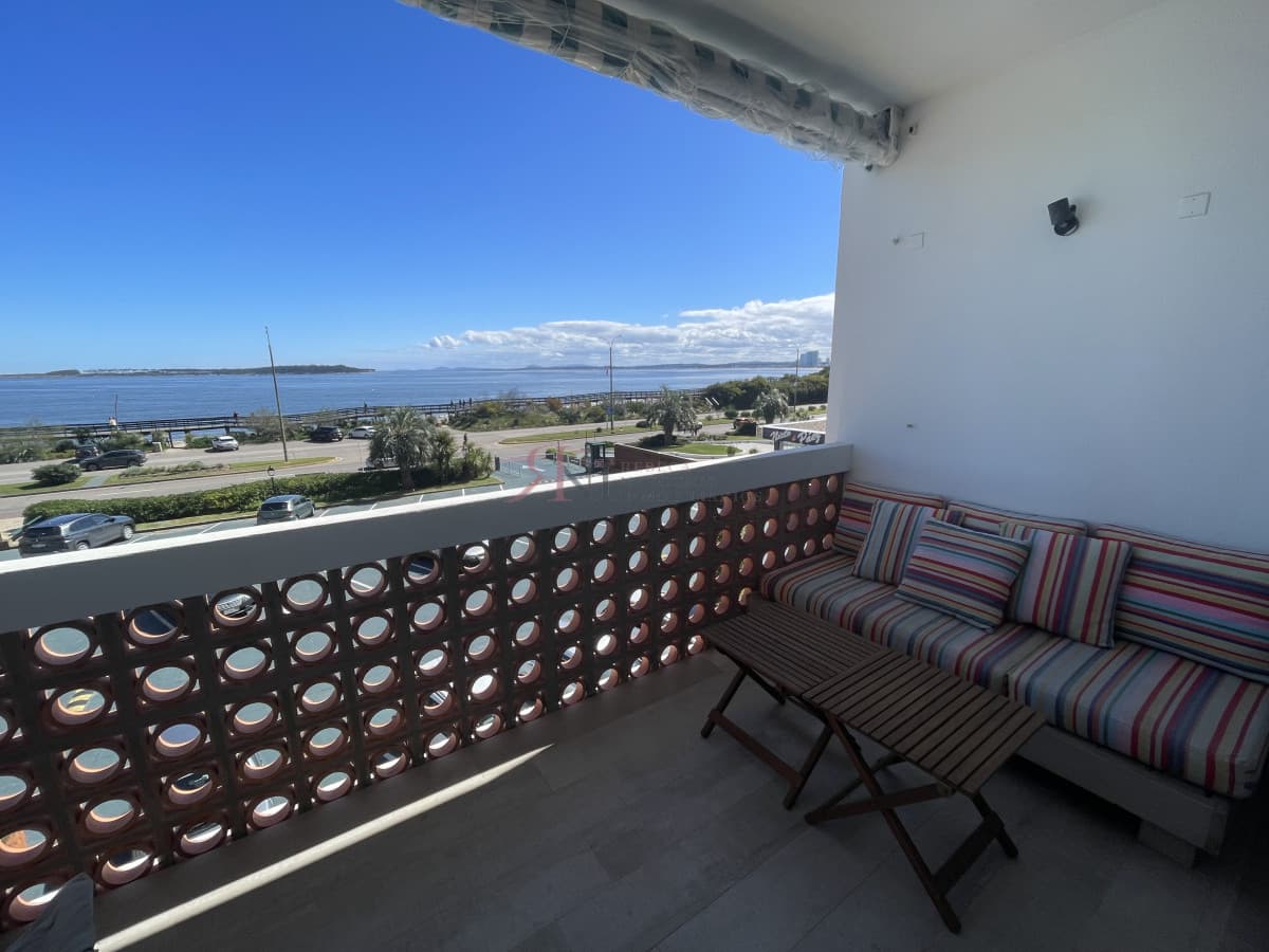 Terraza con vista a la Playa Mansa									(ref.#5731)