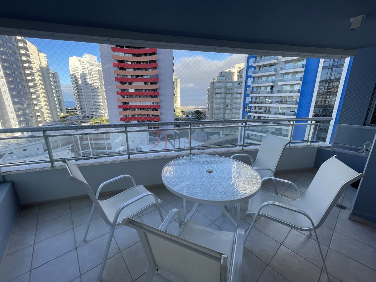 En zona de Playa Brava, cerca centro									(ref.#8078)