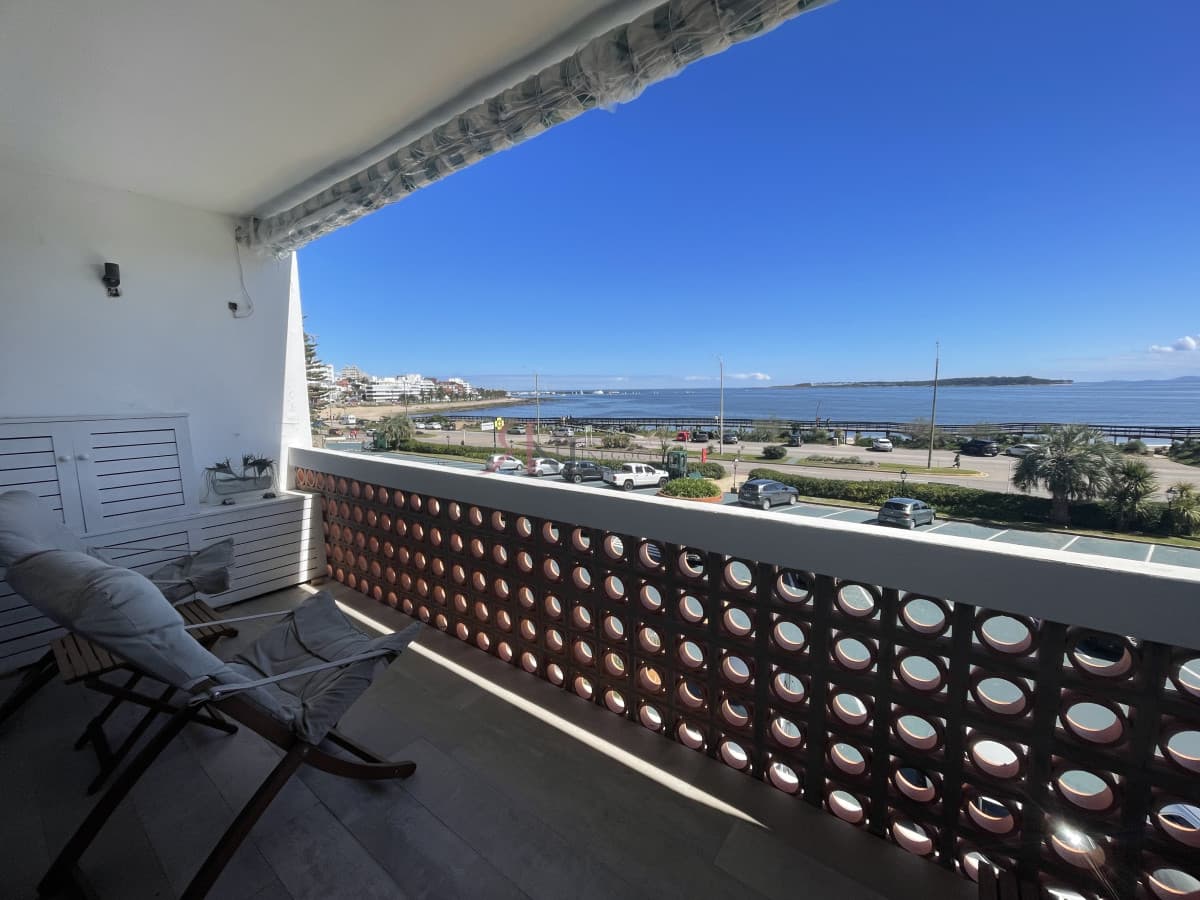 Terraza con vista a la Playa Mansa									(ref.#5731)