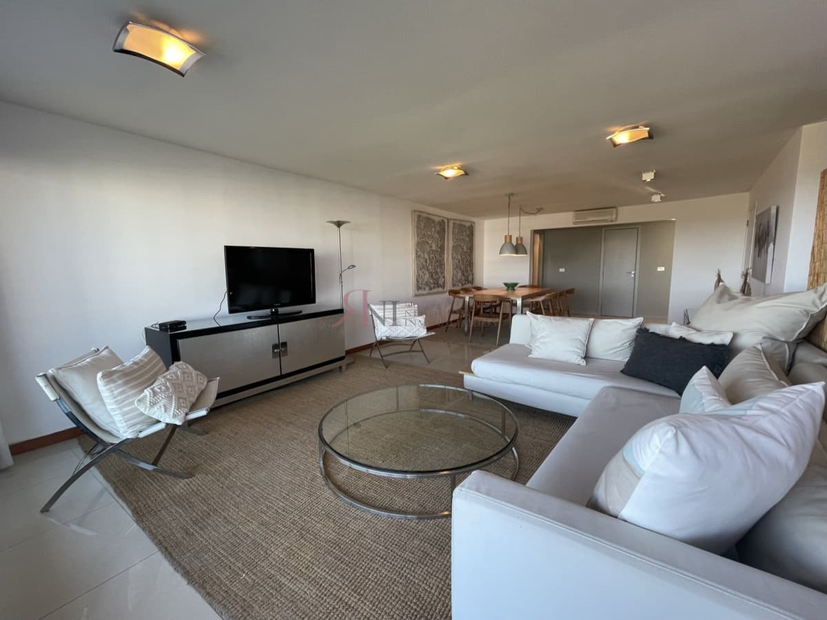 Exclusivo, vista  al mar , barbacoa propia, como una casa con la seguridad de edificio. 									(ref.#9061)