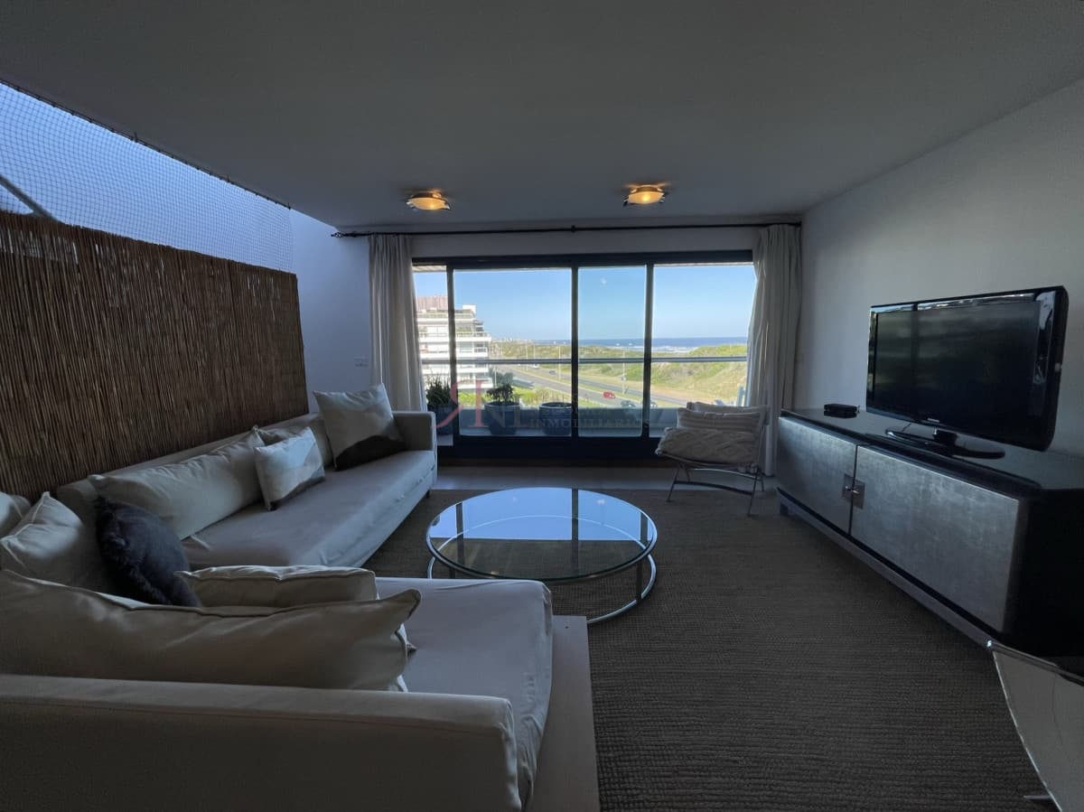 Exclusivo, vista  al mar , barbacoa propia, como una casa con la seguridad de edificio. 									(ref.#9061)