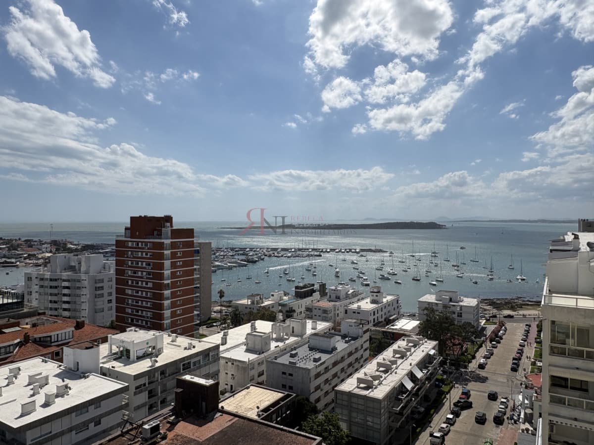 Excelente vista al Puerto, piso alto, aire en todos los ambientes									(ref.#1601)