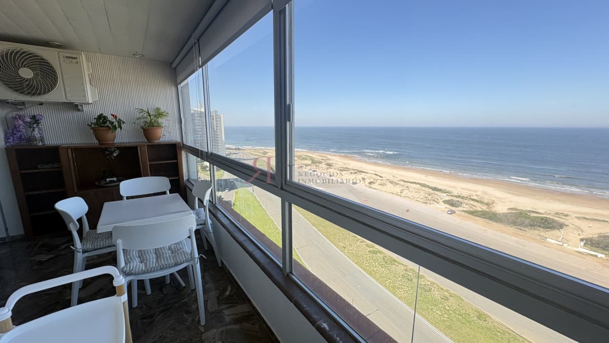 Oportunidad Frente a Playa brava.									(ref.#5438)