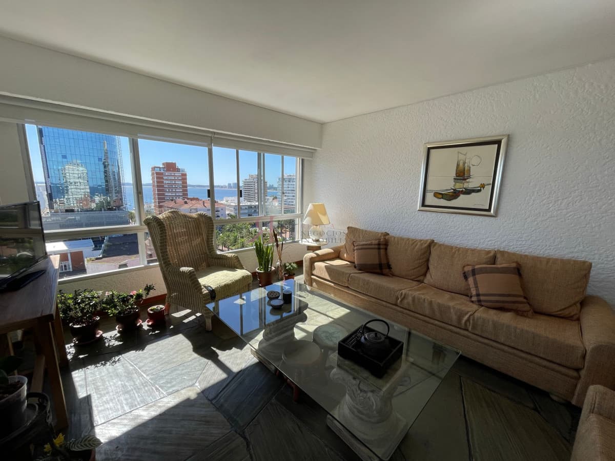 Excelente orientacion solar, linda vista a Playa Mansa									(ref.#111585)
