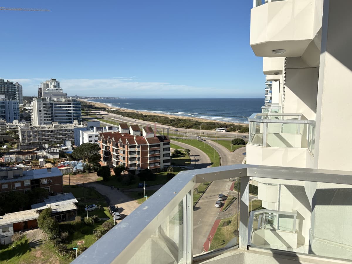 A metros de Playa Brava!									(ref.#5578)