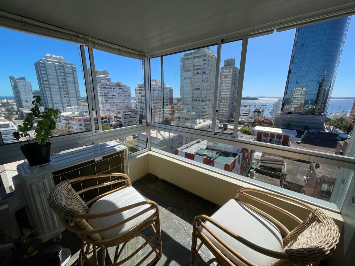 Excelente orientacion solar, linda vista a Playa Mansa									(ref.#111585)