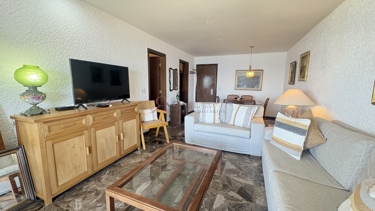 Oportunidad Frente a Playa brava.									(ref.#5438)