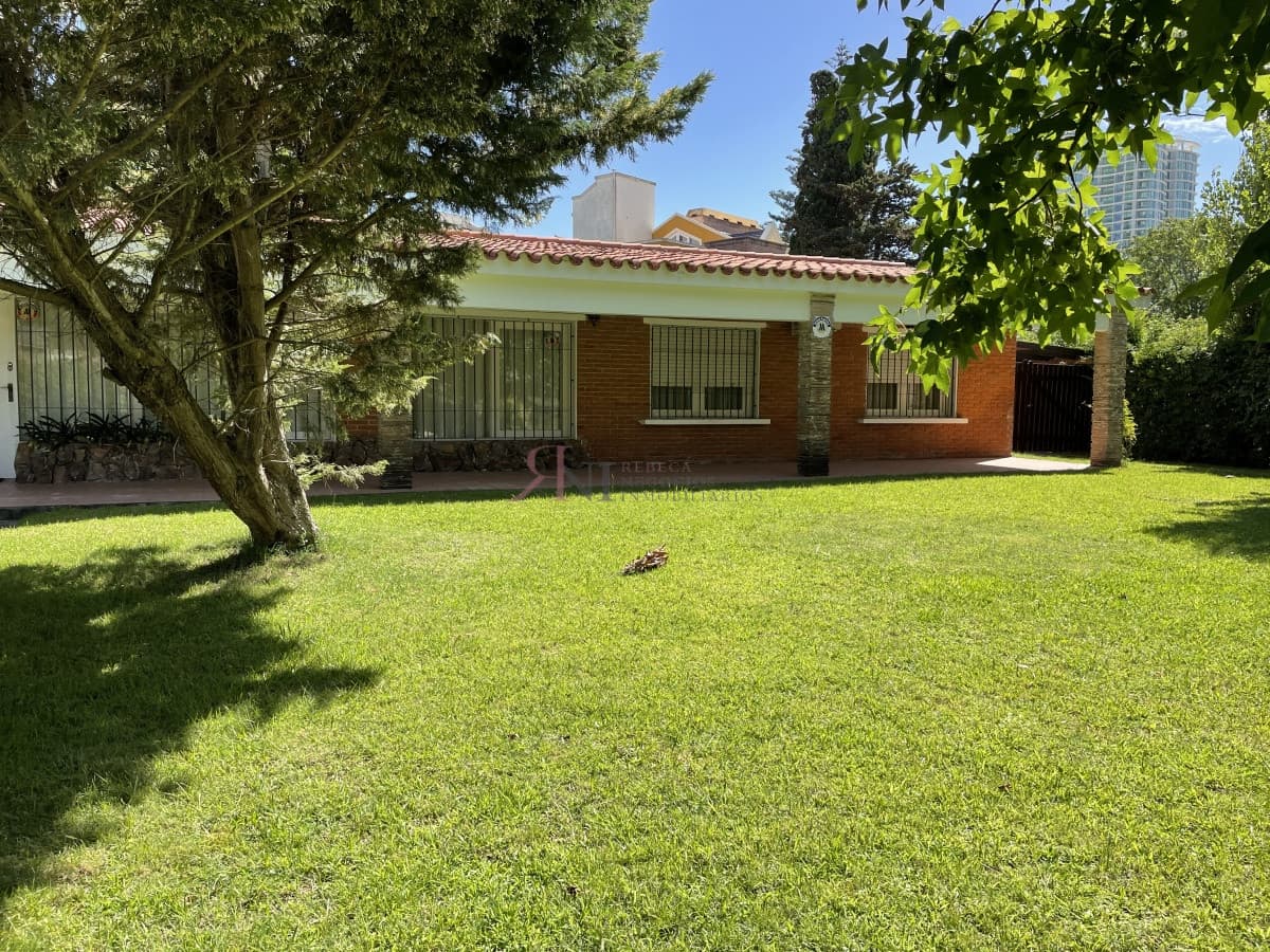 Lindo entorno, cercada, alarma, aire acondicionado (ref.#112460)
