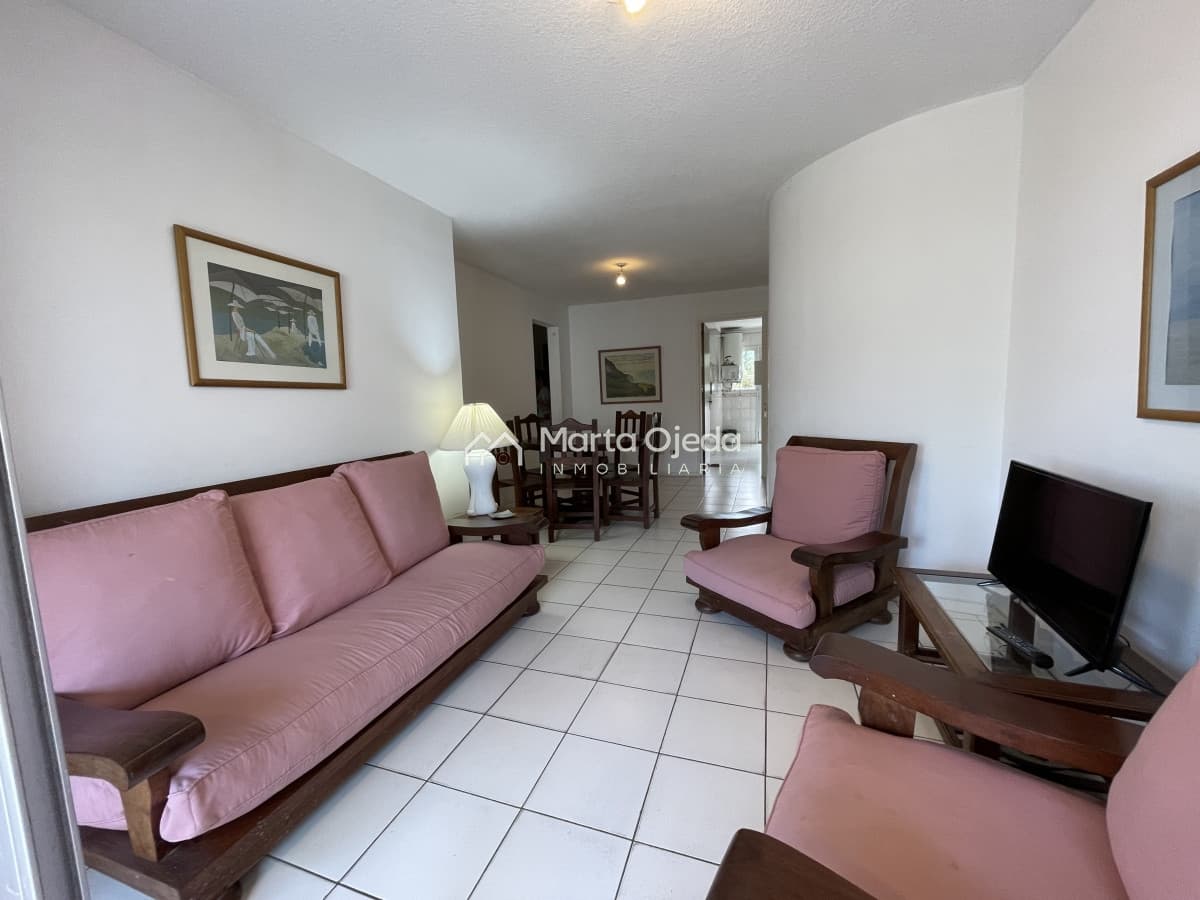Apartamento ID.41219 - Playa Mansa, lindo entorno, edificio bajo buen lugar para descansar