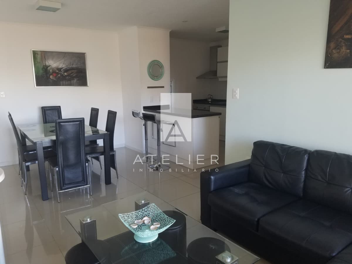 apartamento en zona de Aidy Grill con parrillero en Terraza