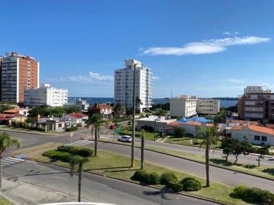 Moderno Apartamento de 2 Dormitorios en Aidy Grill, Punta del Este.   -