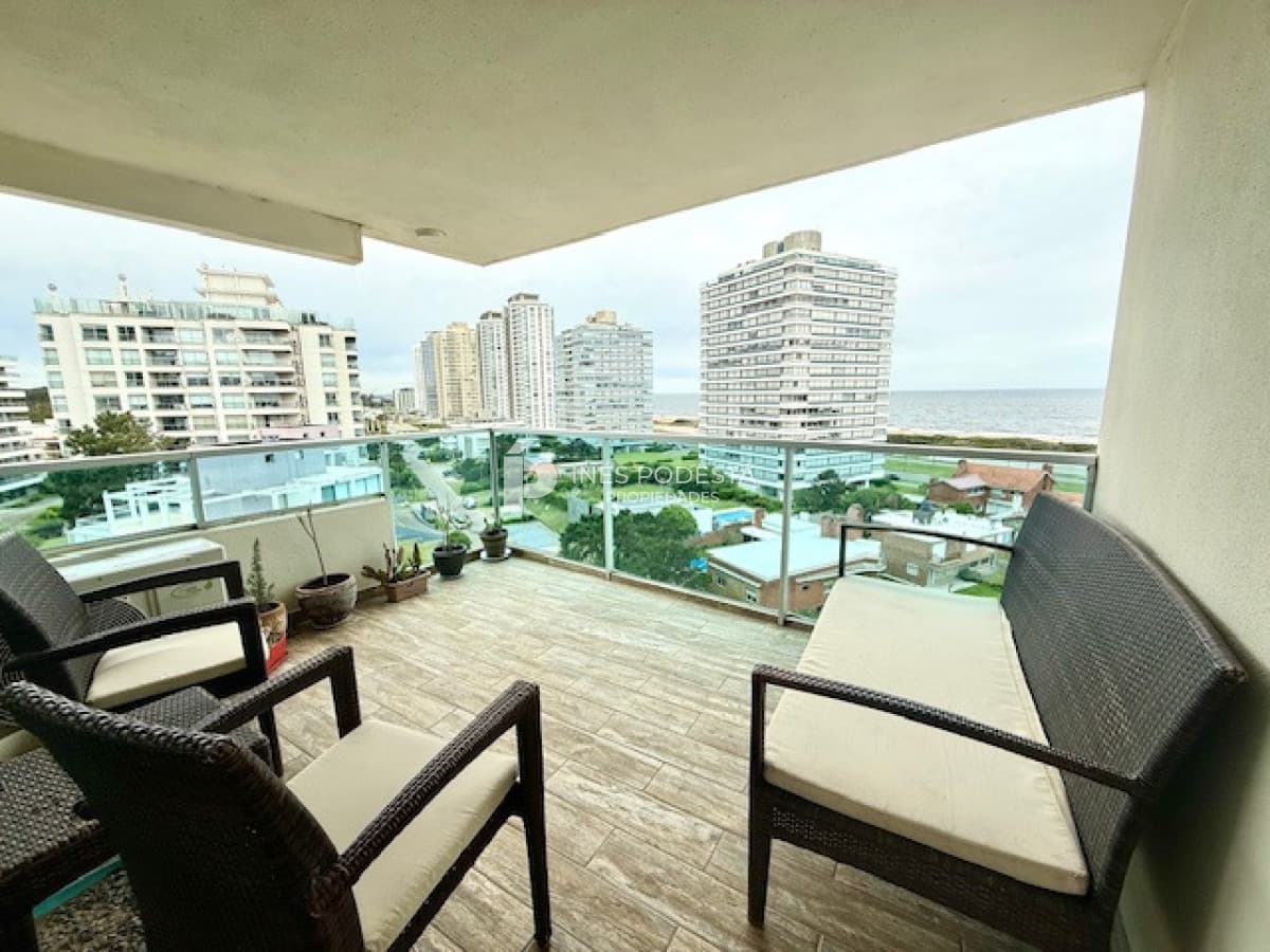 Apartamento ID.8896 - Venta y alquiler en Brava departamento de 4 dormitorios, 3 baños y toilette