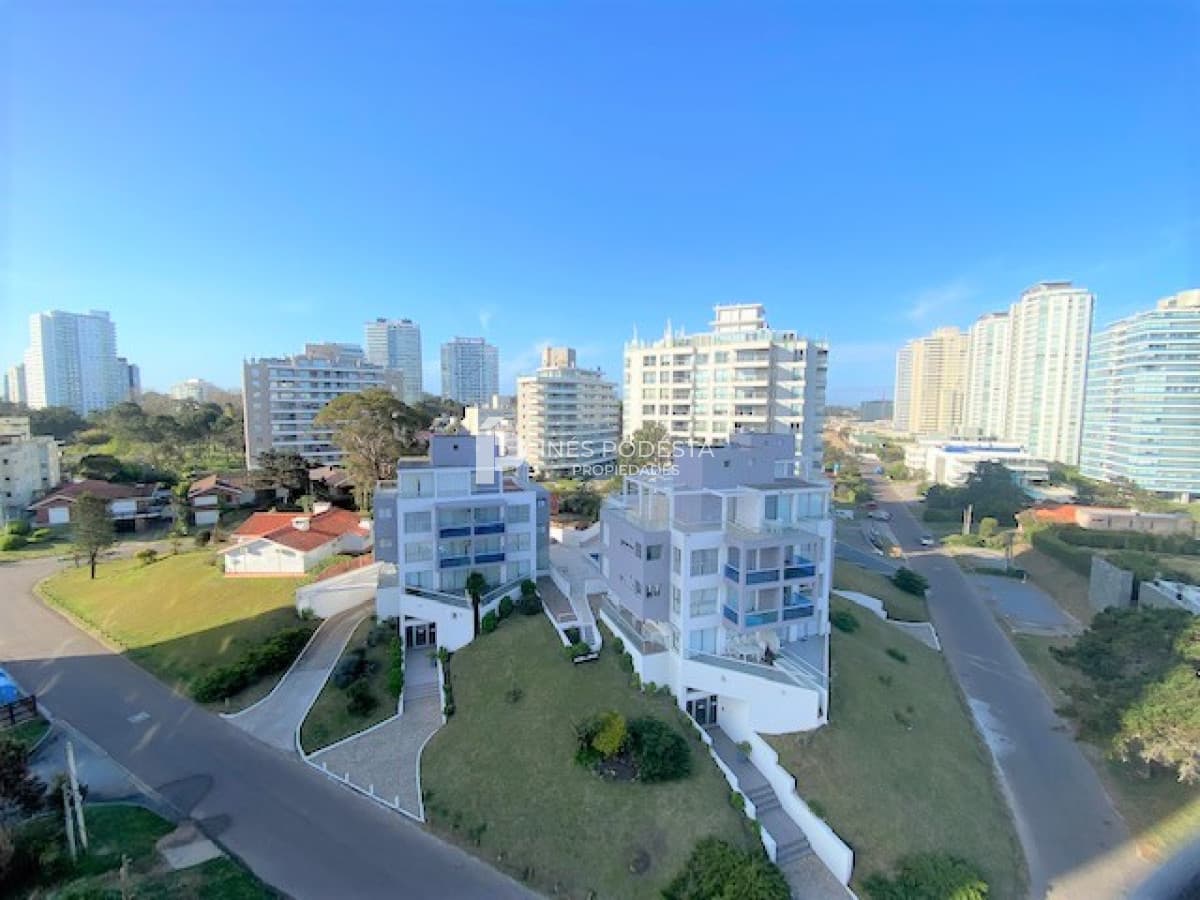 Apartamento ID.8896 - Venta y alquiler en Brava departamento de 4 dormitorios, 3 baños y toilette