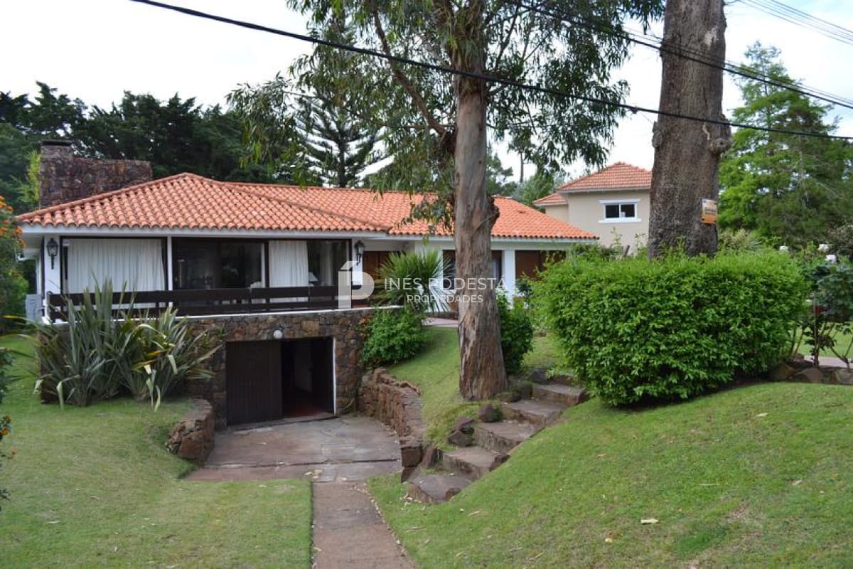 Alquiler casa con 4 dormitorios