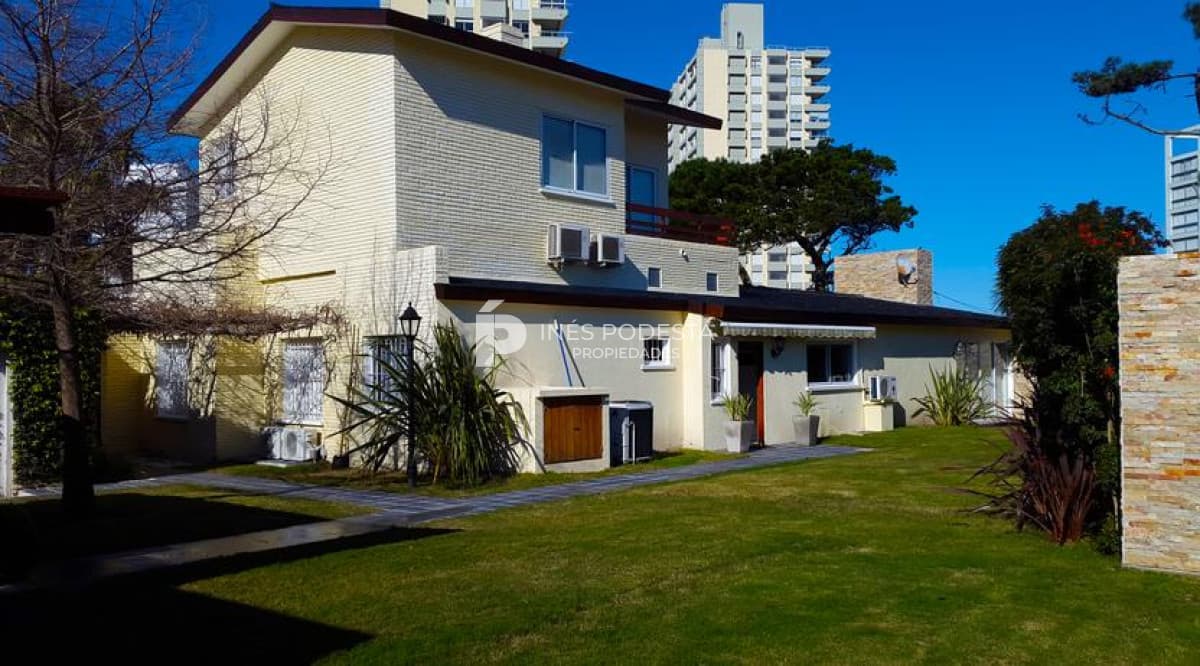 Casa ID.7088 - VENTA CASA EN MANSA  4 DORMITORIOS