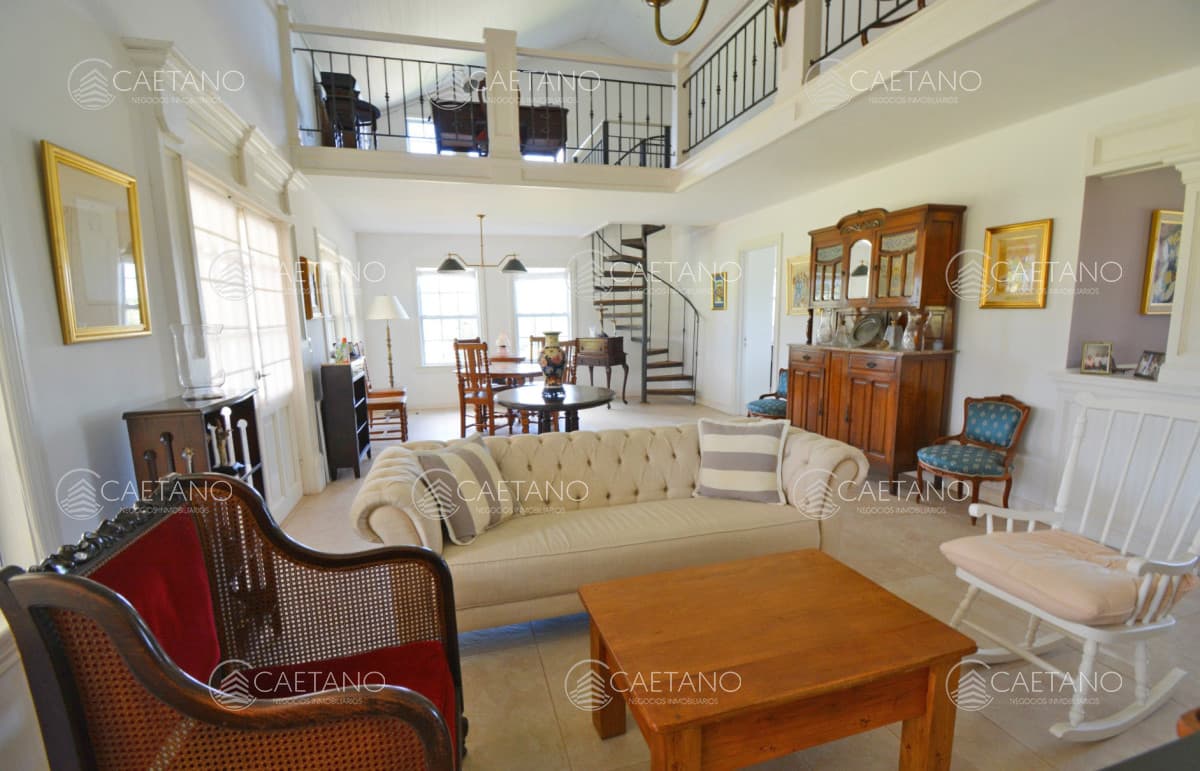 Casa en Venta en El Quijote Chacras, cercana a la entrada del barrio