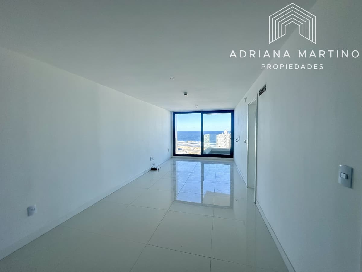 Excelente apartamento con vista al mar en alquiler anual