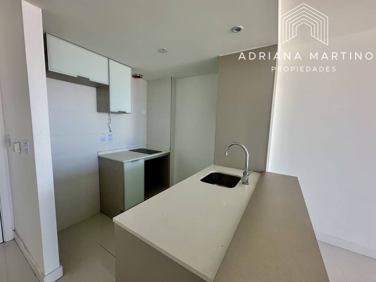 Excelente apartamento con vista al mar en alquiler anual