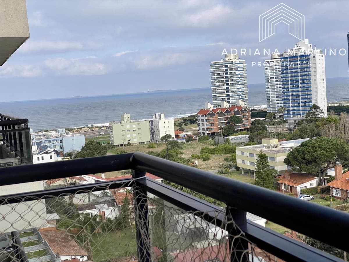 Cómoda planta a metros de Playa Brava