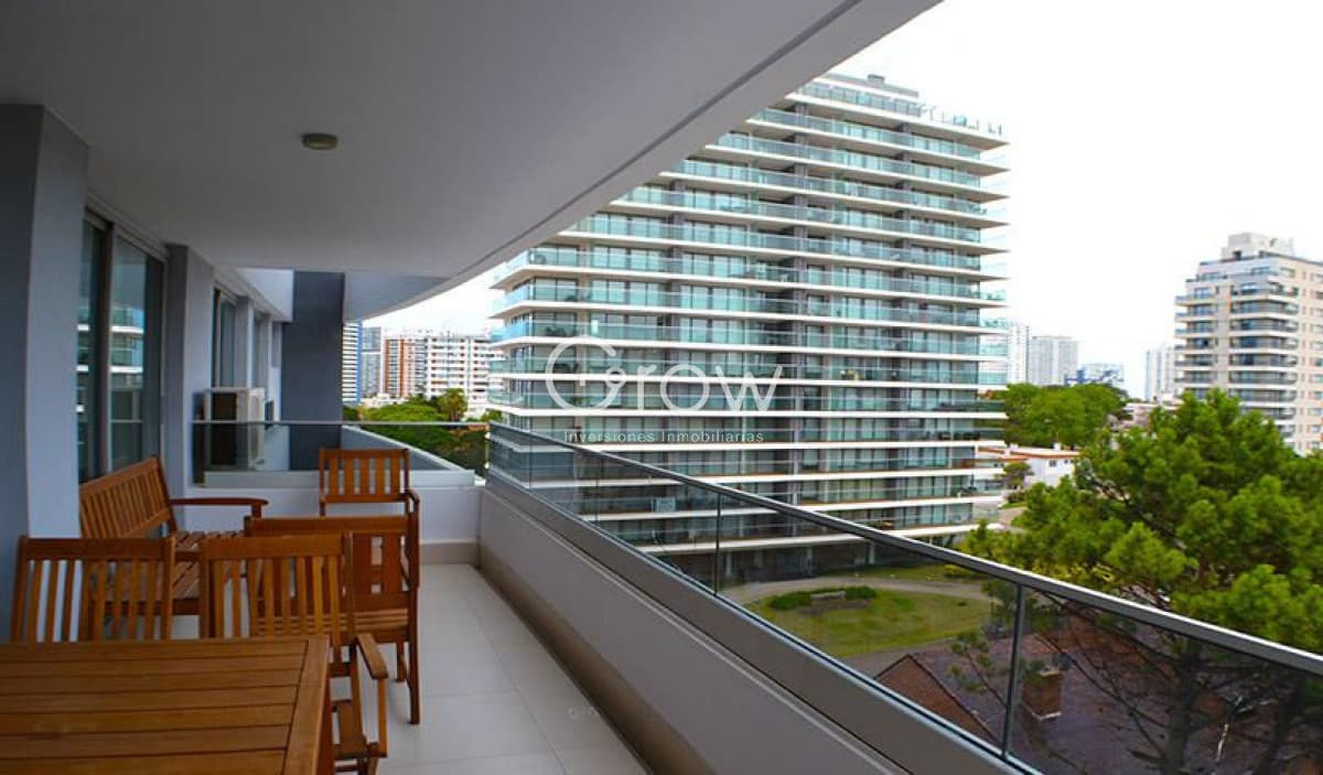 DEPARTAMENTO EN ALQUILER TORRE ESMERALDA, PLAYA BRAVA, PUNTA DEL ESTE