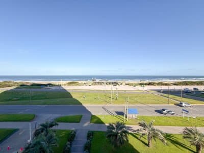 Luminoso y cómodo apartamento en primera linea Playa Brava   -