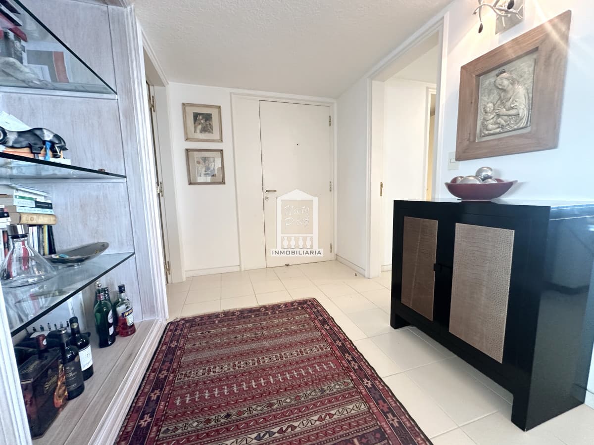 Puerto, 3 suites + servicio. 2 garajes.