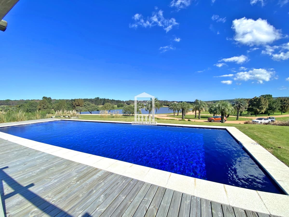 Laguna Estates, Manantiales. Barrio privado
