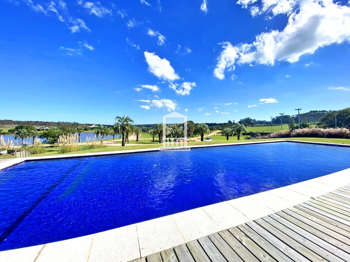 Laguna Estates, Manantiales. Barrio privado