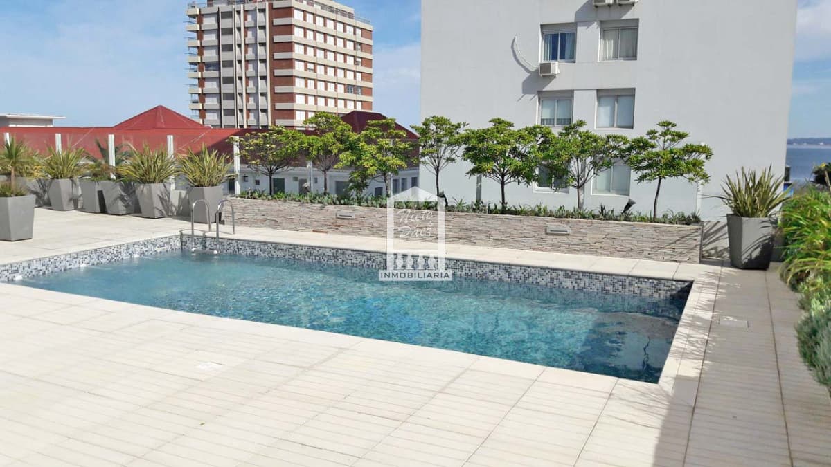 Lux Tower, piso alto. 2 dorm, garaje