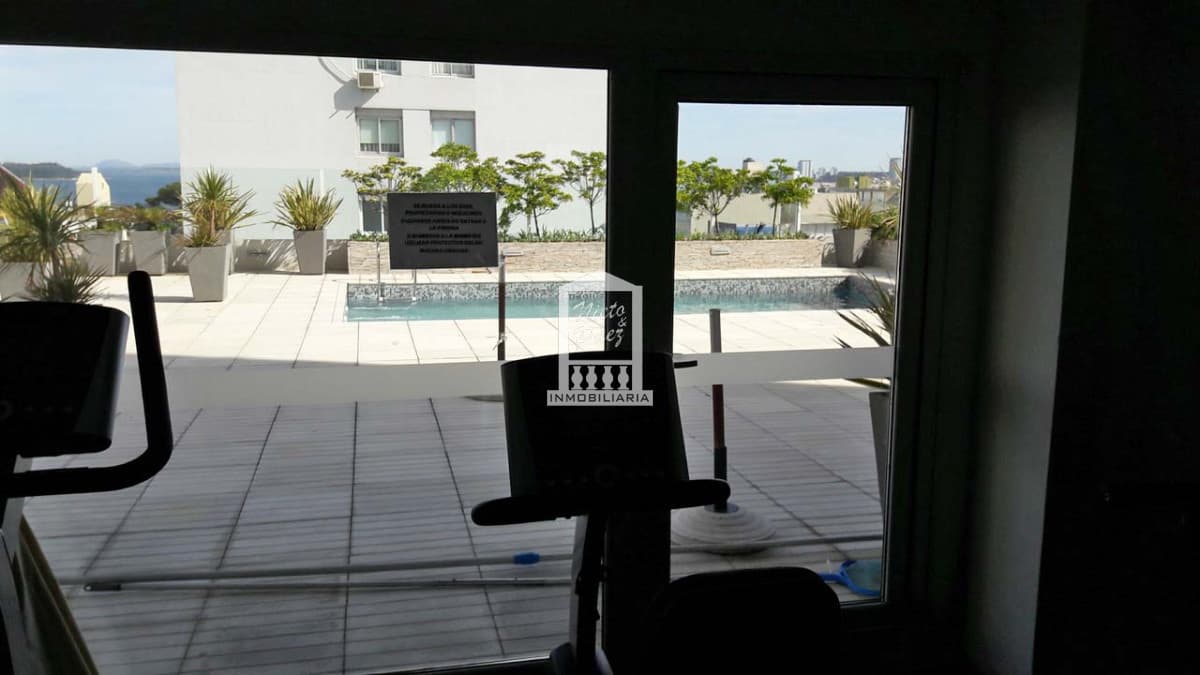 Lux Tower, piso alto, 2 dorm.