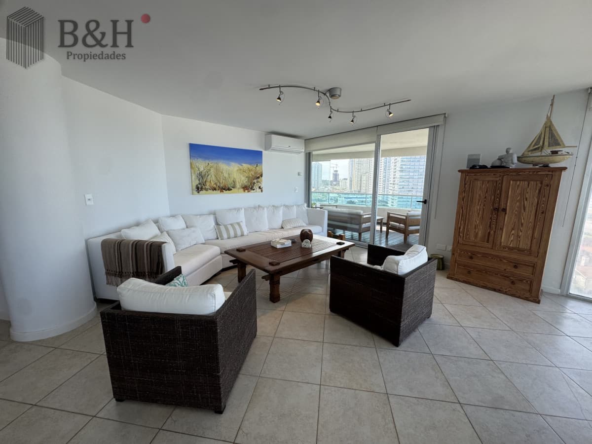 Apartamento en alquiler temporal de 3 dormitorios en Playa Brava