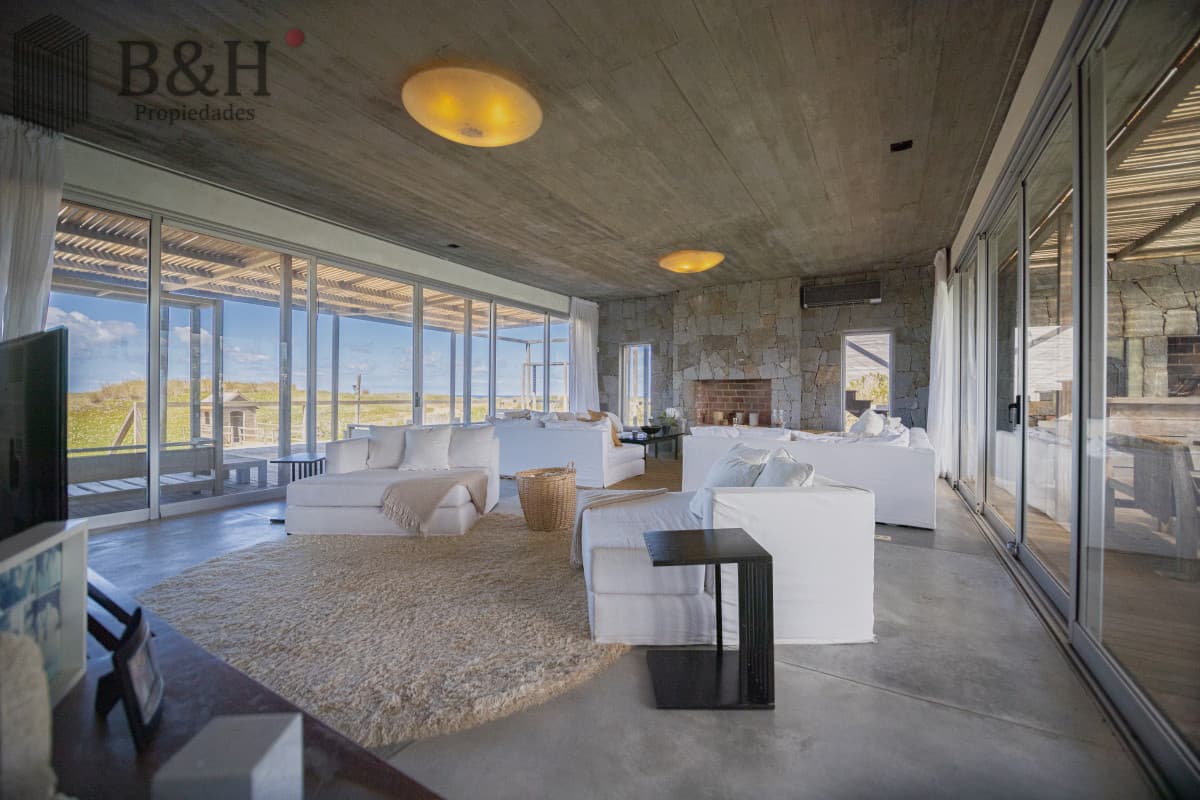 Casa en Venta, de 6 dormitorios, en Santa Monica, sobre el mar