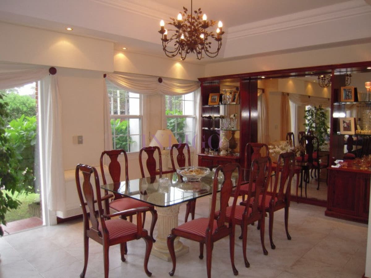 Importante residencia en venta - Indigo Propiedades