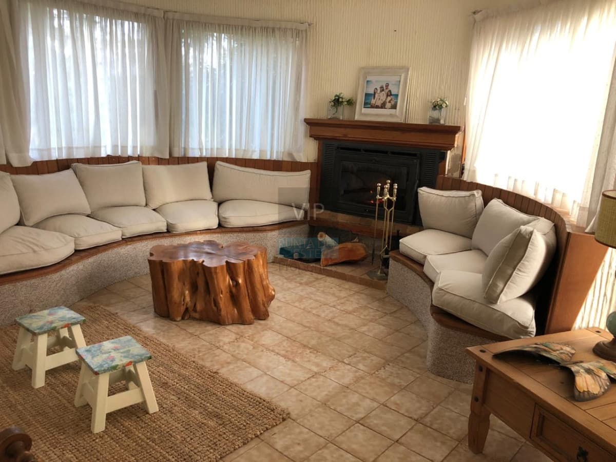 Venta casa de 5 dormitorios en Lugano Punta del Este