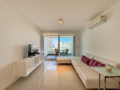 Moderno Apartamento de 2 Dormitorios en Aidy Grill, Punta del Este.   -