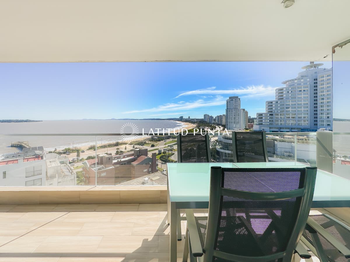 Piso alto en Mansa, 3 suites más dependencia