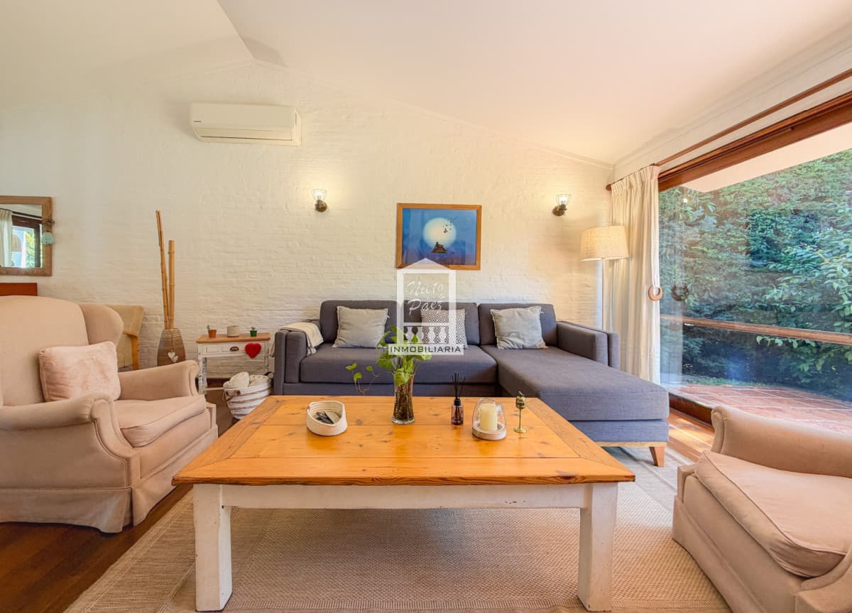 Casa en Pinares, 4 dormitorios y piscina climatizada