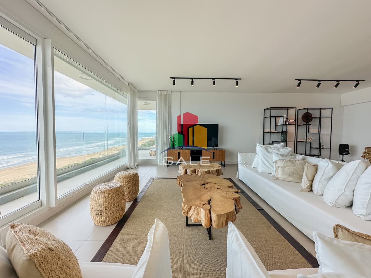 Gale Propiedades & Escribanía Apartamento ID.3197 - Apartamento en Le Parc III, 4 suites