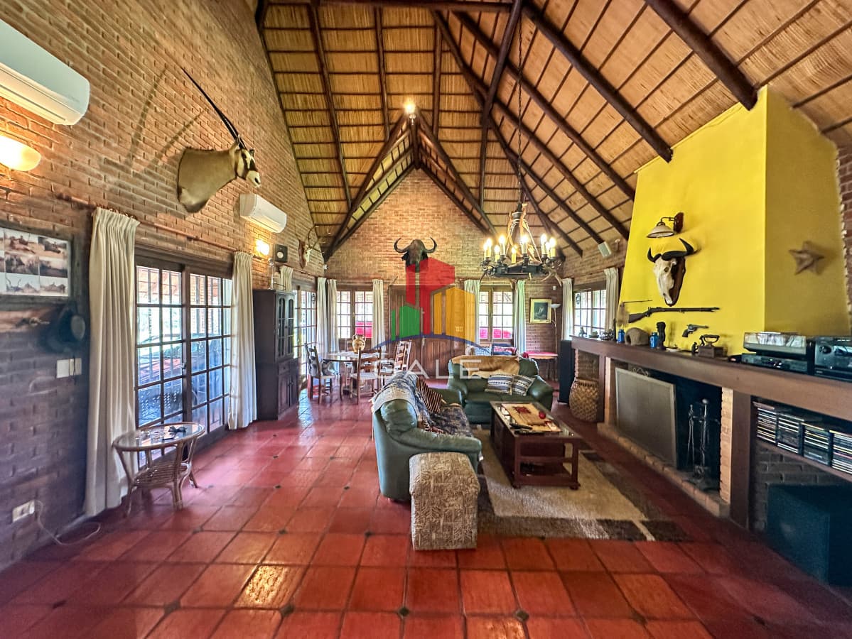 Gale Propiedades & Escribanía Casa ID.3508 - Casa en Jardines de Córdoba, 3 suites más toilette