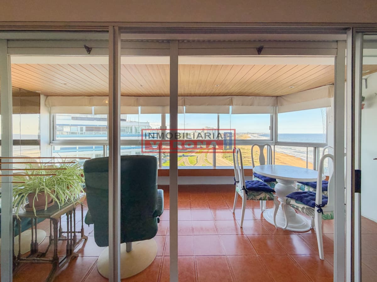Piso alto en Brava, 3 suites más dependencia - Inmobiliaria Verona Punta